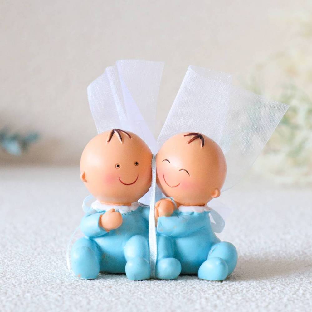 Figura de tarta para bautizo de gemelos con peladillas - Decoración De Bautizo