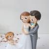 Figura Novios con Hija para Tarta de Boda, Decoración Original 21,5 cm, Detalle Emotivo para Novios - Figuras tarta