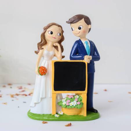 Figura Novios con Pizarra 21 cm, Decoración Original para Tarta de Boda - Figuras tarta