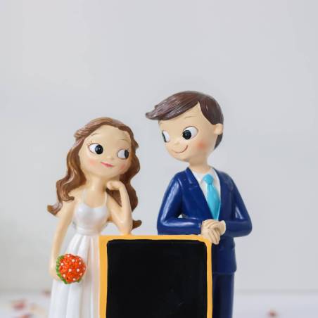 Figura Novios con Pizarra 21 cm, Decoración Original para Tarta de Boda - Figuras tarta