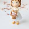 Figura Niña con Cesta de Pétalos, 11 cm, Decoración para Tarta de Boda - Figuras tarta