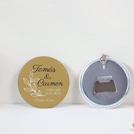 Llavero con abridor personalizado "Bodas de oro" Detalles de boda - Llaveros Abrebotellas Personalizados Boda