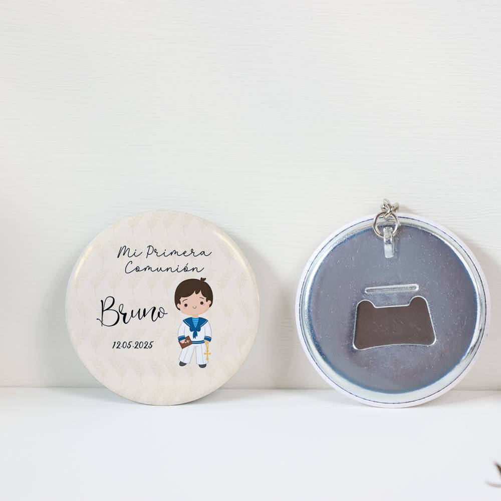 Llavero con abridor personalizado "Beige niño" Detalles de comunión - Llaveros Abrebotellas Personalizados Comunión