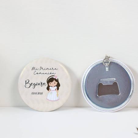 Llavero con abridor personalizado "Beige niña" Detalles de comunión - Llaveros Abrebotellas Personalizados Comunión