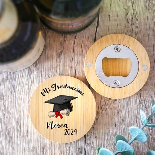 Abridor de madera personalizado con grabación "Modelo Graduación" Detalle cumpleaños - Abridores imán de cumpleaños