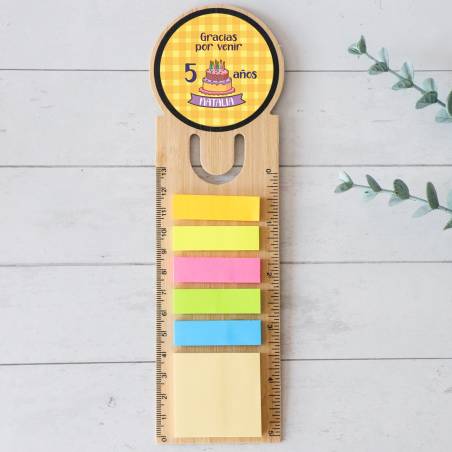 Marcapáginas personalizado de madera "Modelo Tarta" Detalles invitados cumpleaños - Marcapáginas personalizados de cumpleaños