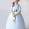 Figura tarta de comunión Niña morena recogido al lado - Figuras Tarta Comunión