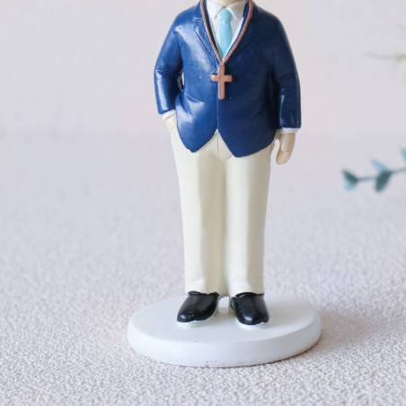 Figura tarta de comunión Niño con traje y rosario y mano en el bolsillo - Figuras Tarta Comunión